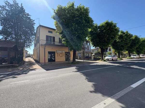 locale commerciale in vendita ad Assisi in zona Tordandrea