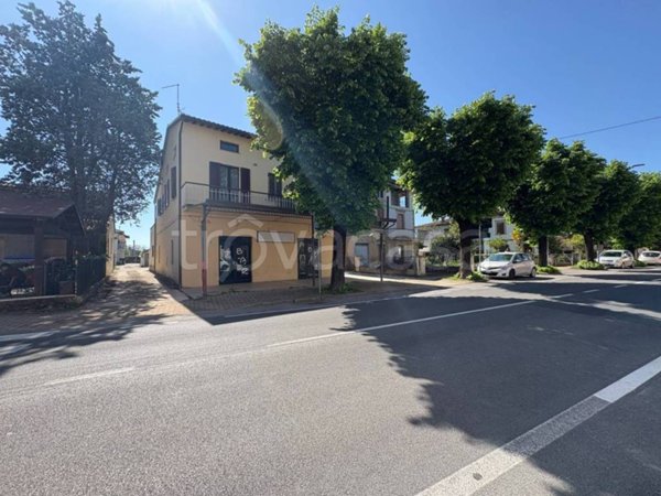 negozio in vendita ad Assisi in zona Tordandrea