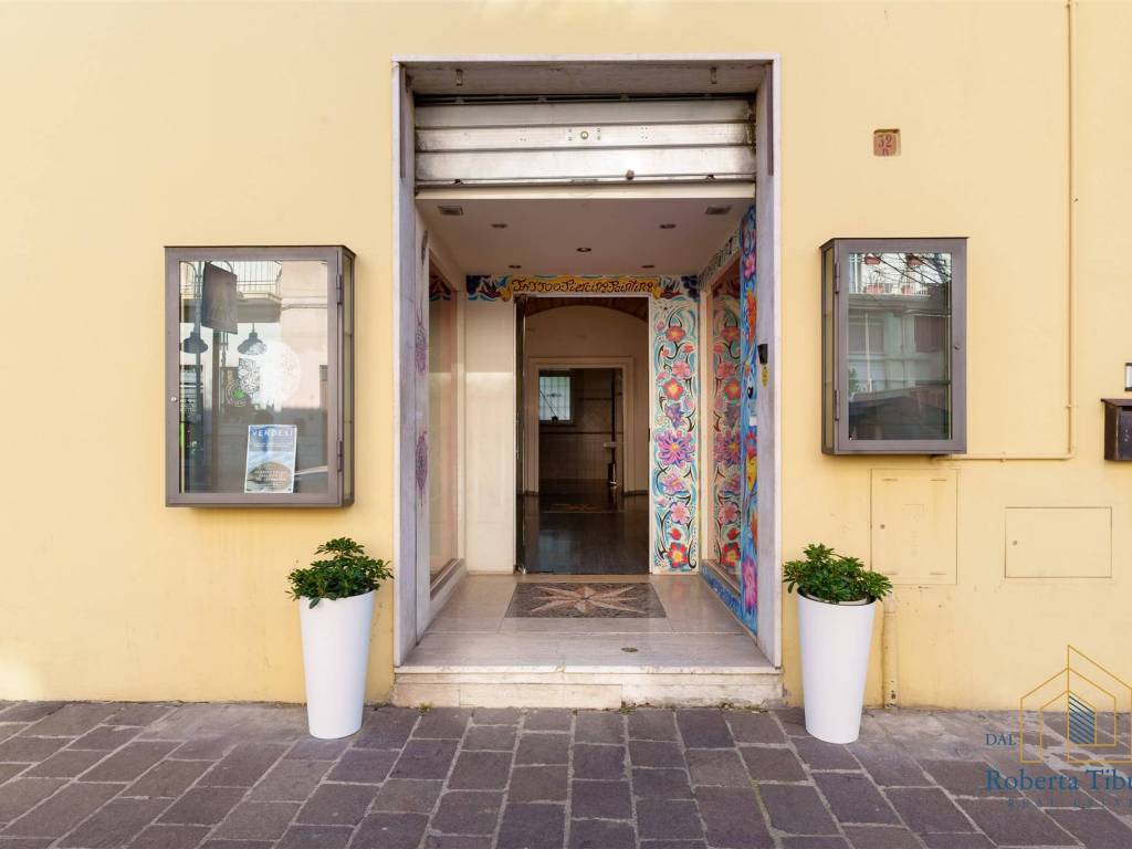 negozio in vendita ad Assisi in zona Santa Maria degli Angeli