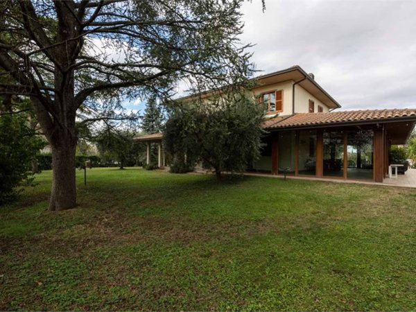 casa indipendente in vendita ad Assisi in zona Santa Maria degli Angeli