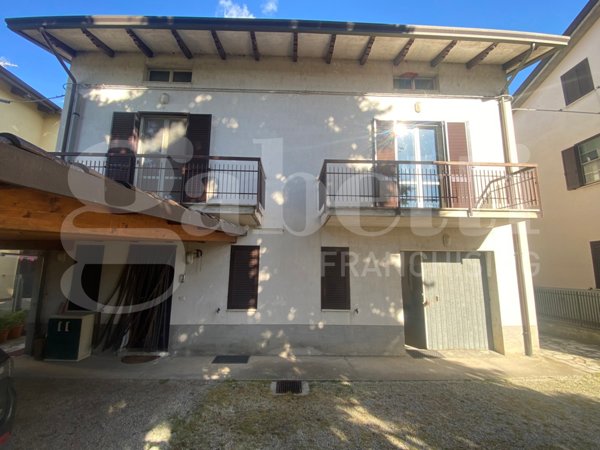 casa indipendente in vendita ad Assisi in zona Petrignano
