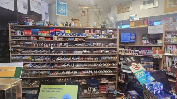 negozio in vendita ad Assisi in zona Santa Maria degli Angeli