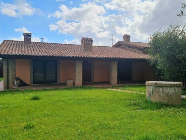 casa indipendente in vendita ad Assisi in zona Santa Maria degli Angeli