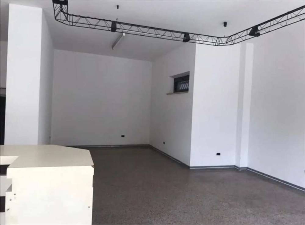 negozio in vendita ad Assisi in zona Palazzo