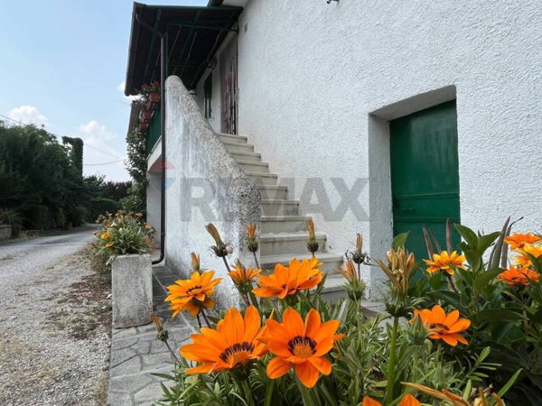 casa indipendente in vendita ad Assisi in zona Rivotorto