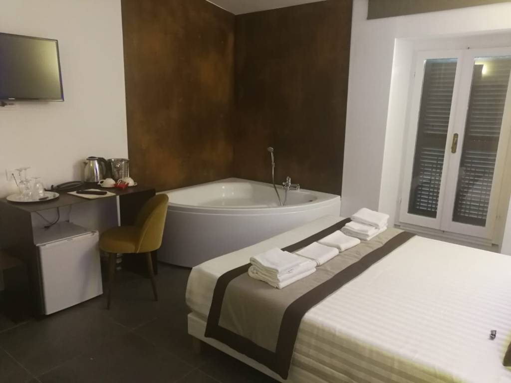 negozio in vendita ad Assisi in zona Castelnuovo