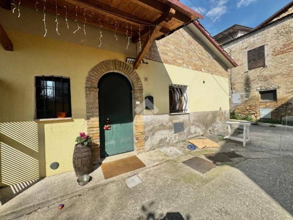 casa indipendente in vendita ad Assisi in zona Rivotorto