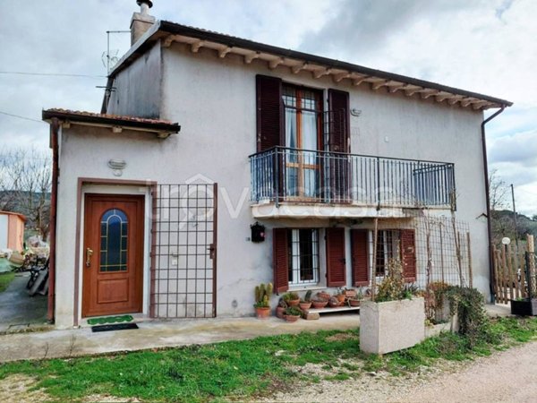 casa indipendente in vendita ad Assisi in zona Palazzo