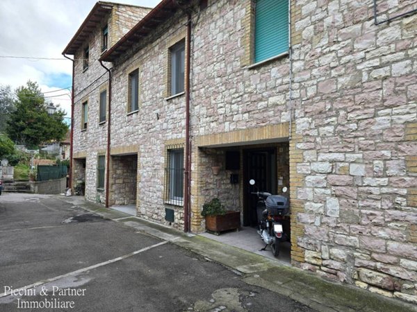casa indipendente in vendita ad Assisi