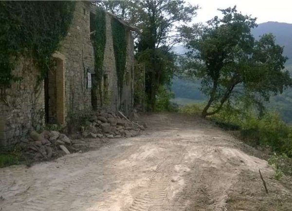 casale in vendita ad Assisi in zona Armenzano