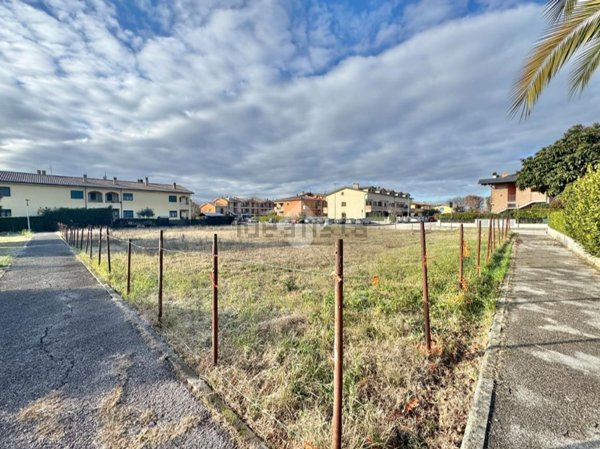 terreno in vendita ad Assisi in zona Petrignano