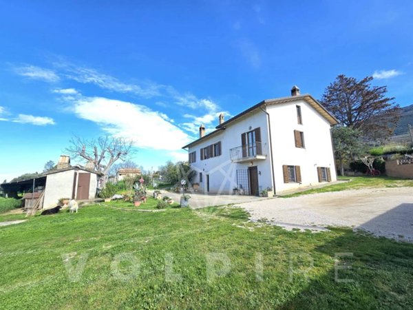 casa indipendente in vendita ad Assisi in zona Capodacqua