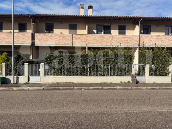 casa indipendente in vendita ad Assisi in zona Petrignano