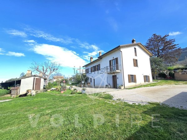casa indipendente in vendita ad Assisi in zona Capodacqua