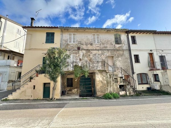 quadrivano in vendita ad Assisi in zona Torchiagina