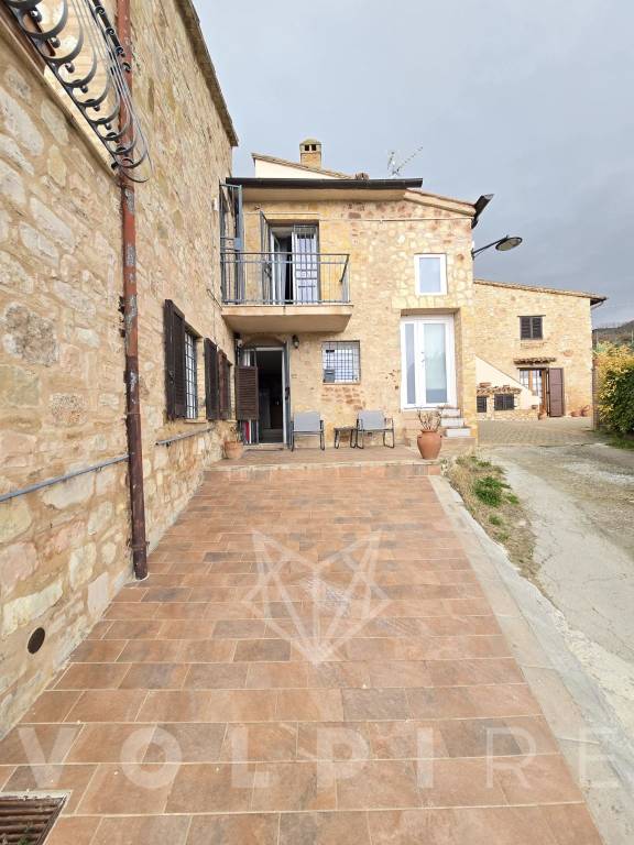 casa indipendente in vendita ad Assisi in zona Capodacqua