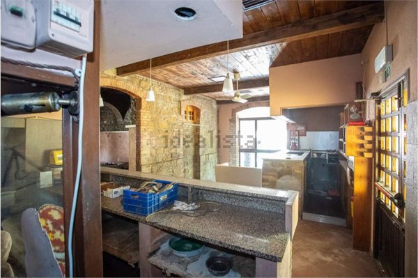 negozio in vendita ad Assisi in zona San Gregorio