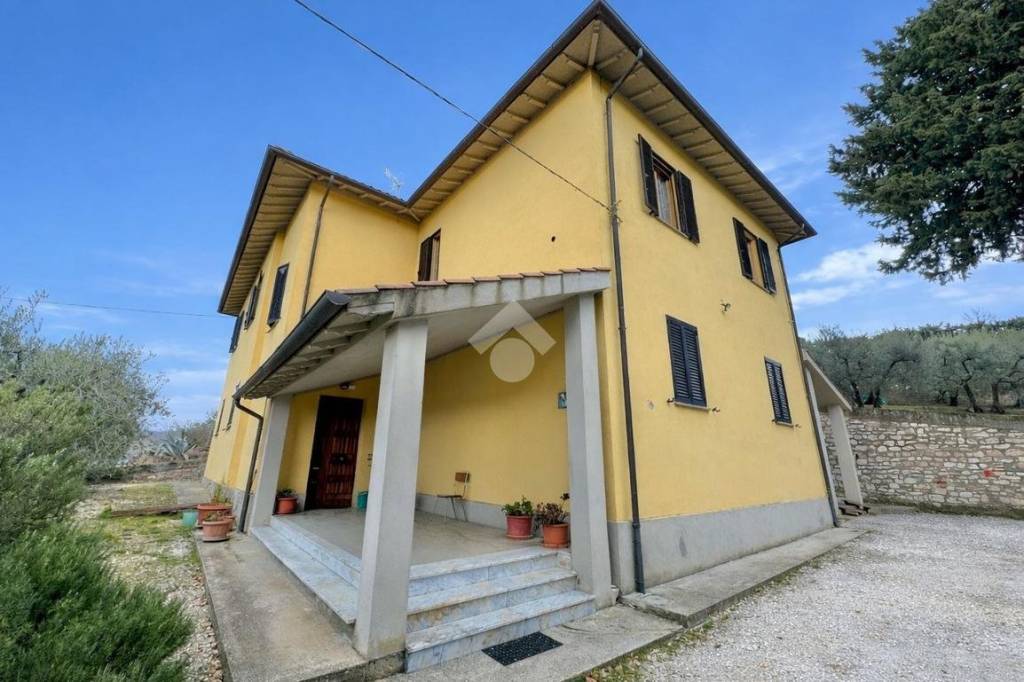 casa indipendente in vendita ad Assisi in zona Palazzo