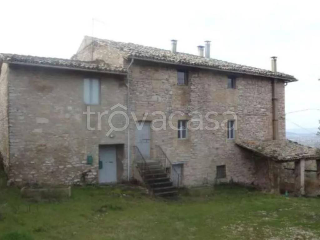 casa indipendente in vendita ad Assisi in zona Santa Maria degli Angeli