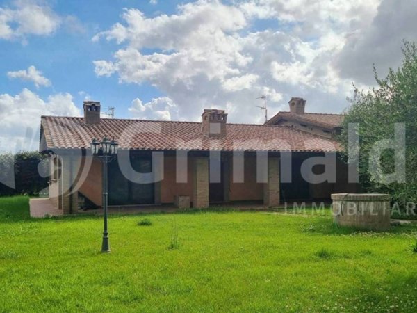 casa indipendente in vendita ad Assisi in zona Santa Maria degli Angeli