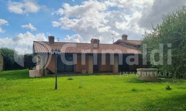 casa indipendente in vendita ad Assisi in zona Santa Maria degli Angeli
