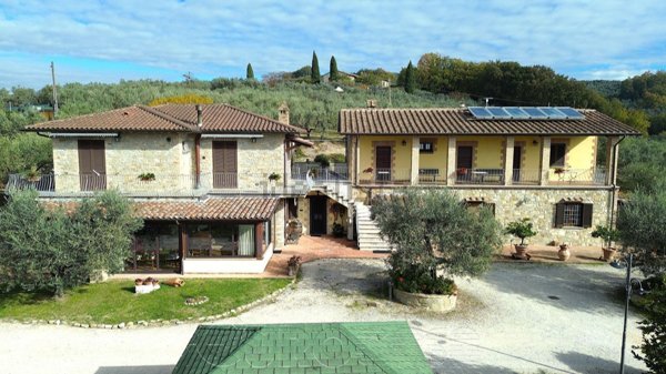 casale in vendita ad Assisi