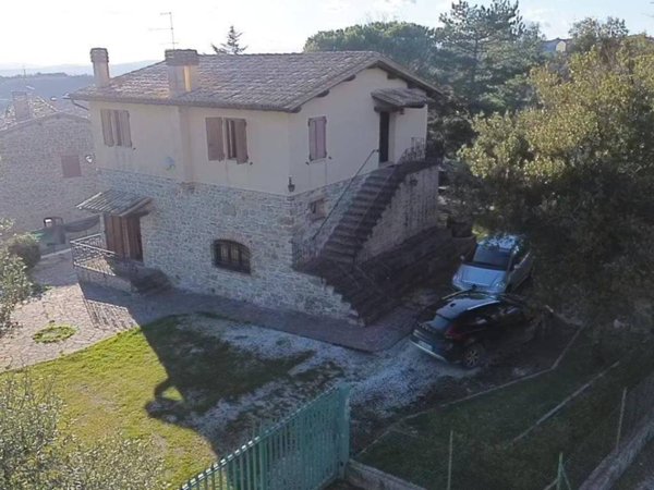 casa indipendente in vendita ad Assisi in zona Porziano