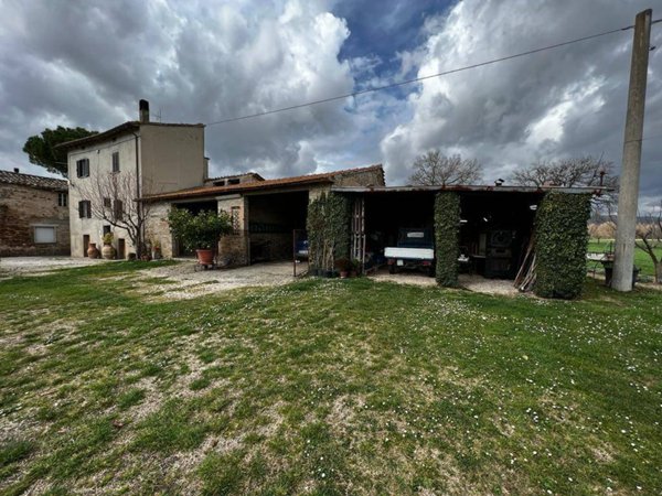casa indipendente in vendita ad Assisi in zona Petrignano