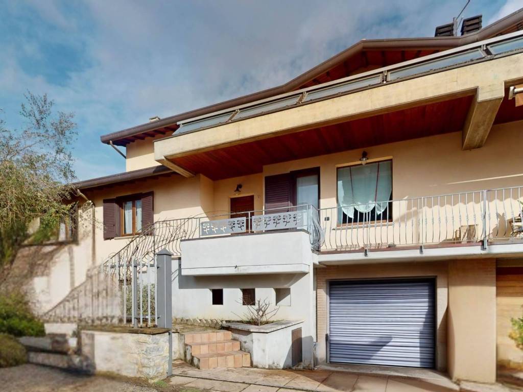 casa indipendente in vendita ad Assisi in zona Palazzo