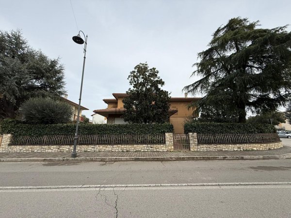 casa indipendente in vendita ad Assisi