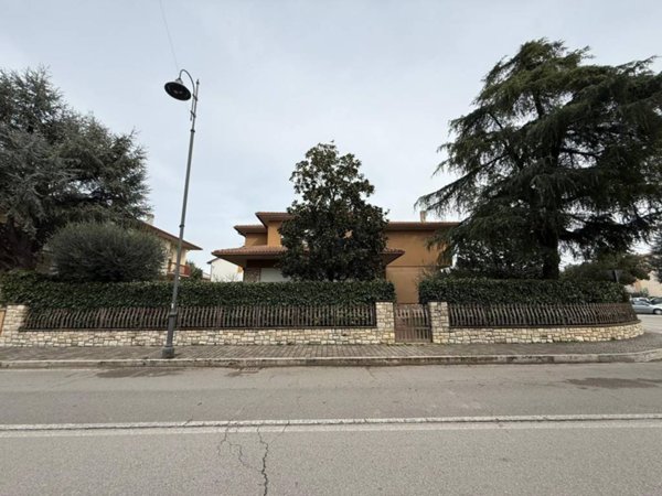 casa indipendente in vendita ad Assisi in zona Santa Maria degli Angeli