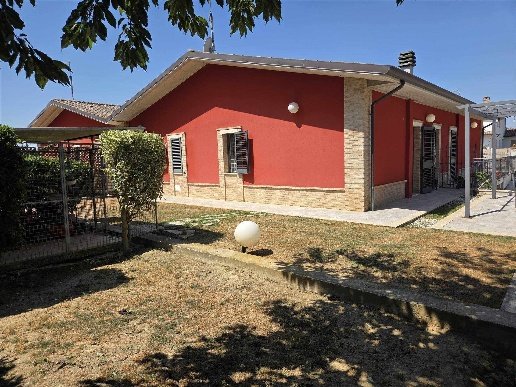 casa indipendente in vendita ad Assisi in zona Petrignano