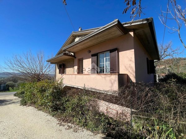 casa indipendente in vendita ad Assisi in zona Viole