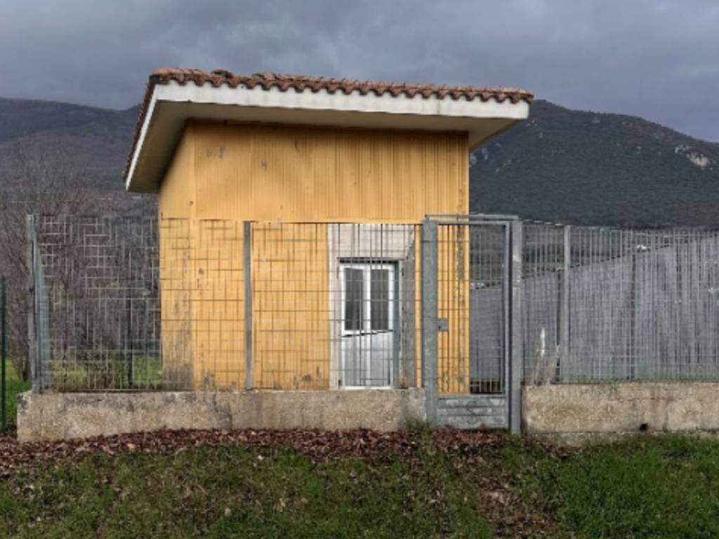 locale commerciale in vendita ad Assisi in zona Rivotorto