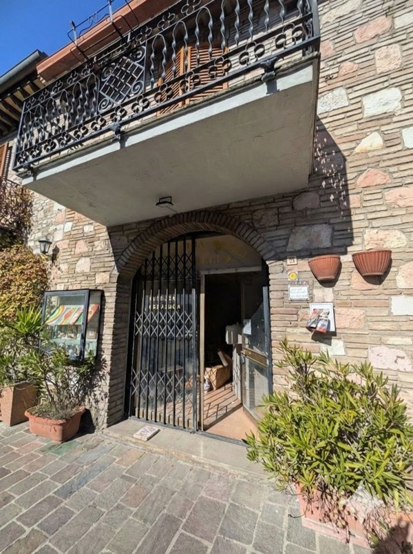 ufficio in vendita ad Assisi in zona Santa Maria degli Angeli