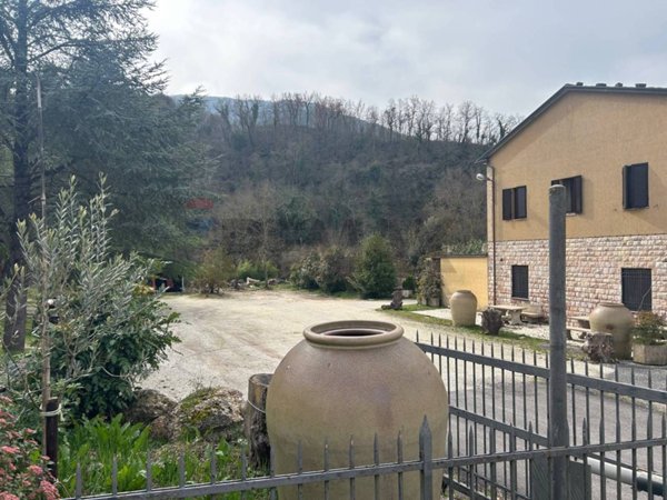 casa indipendente in vendita ad Assisi in zona Costa di Trex