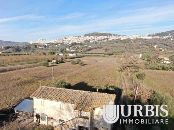 casa indipendente in vendita ad Assisi in zona Santa Maria degli Angeli