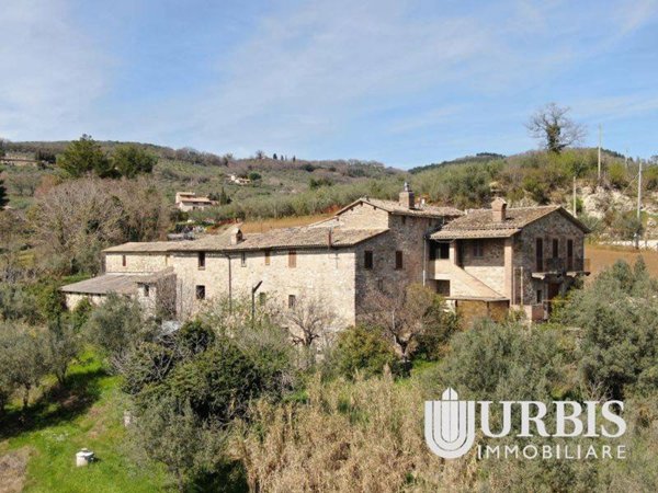 casa indipendente in vendita ad Assisi in zona Santa Maria degli Angeli