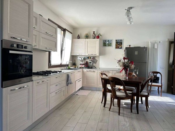 casa indipendente in vendita ad Assisi in zona Palazzo