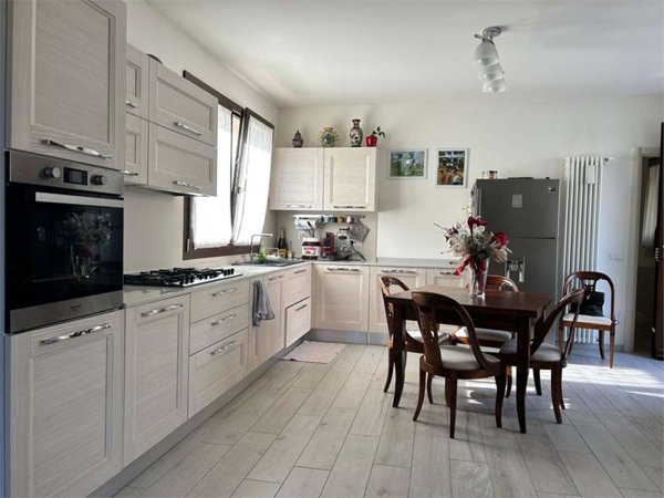 casa indipendente in vendita ad Assisi in zona Palazzo