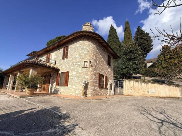 casa indipendente in vendita ad Assisi