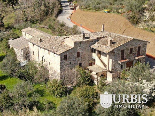 casa indipendente in vendita ad Assisi in zona Santa Maria degli Angeli