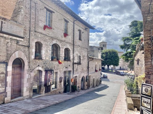 casa semindipendente in vendita ad Assisi