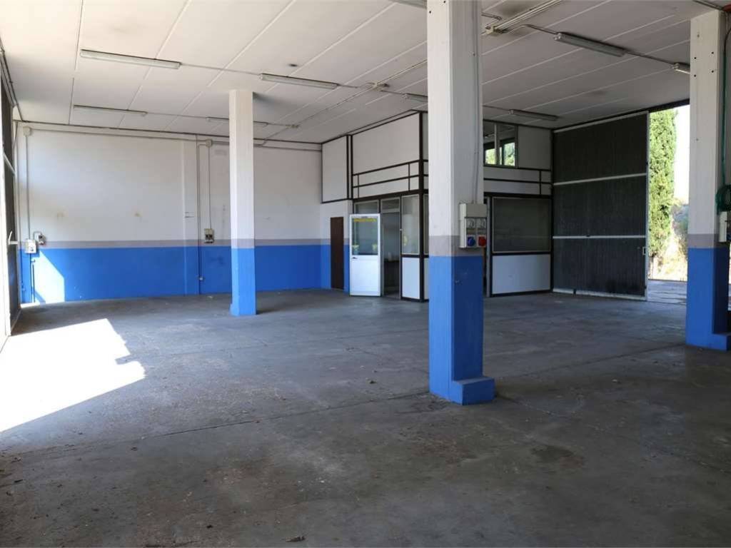 locale commerciale in vendita ad Assisi in zona Santa Maria degli Angeli