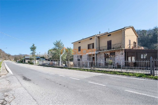 casa indipendente in vendita ad Assisi in zona Costa di Trex