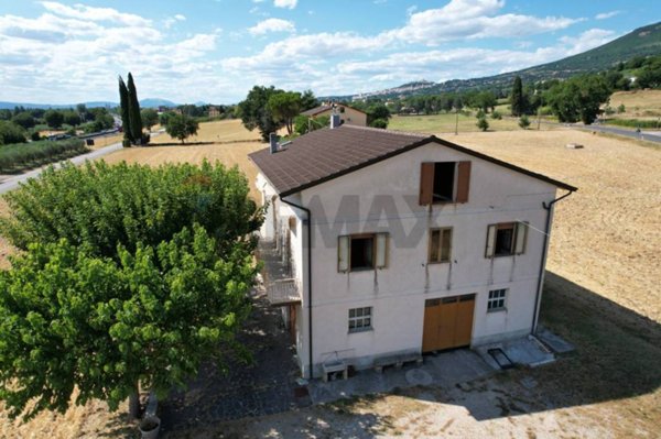 casa indipendente in vendita ad Assisi in zona Rivotorto