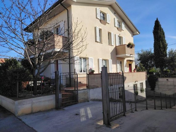 casa indipendente in vendita ad Assisi in zona Castelnuovo