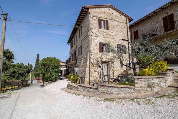 casale in vendita ad Assisi in zona Rivotorto