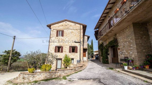 casale in vendita ad Assisi in zona Rivotorto