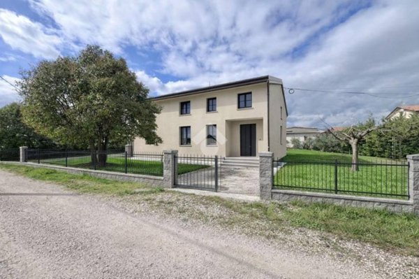 casa indipendente in vendita ad Assisi